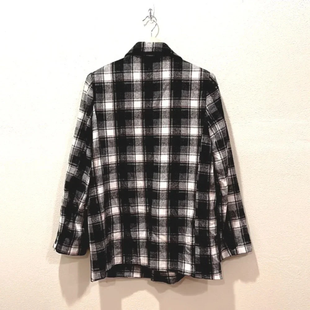VICI COLLECTION Plaid Peacoat In Black Multi. size Medium